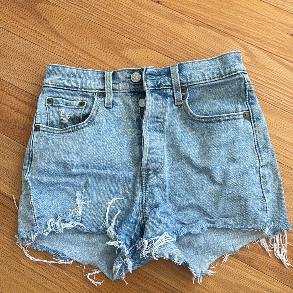 Levi’s 501 shorts size 25